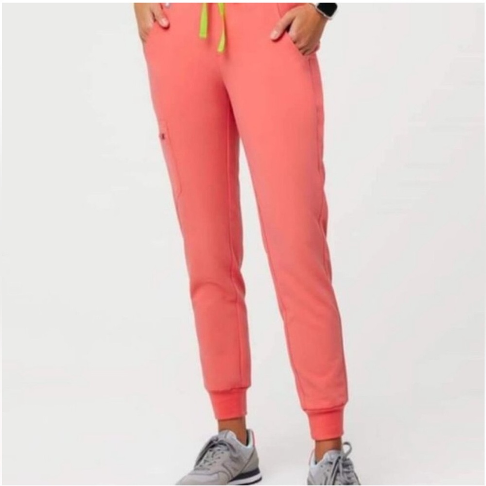 FIGS Women’s Coral Scrub Pants